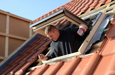 Pose de fenêtres de toit Velux à Thennelières